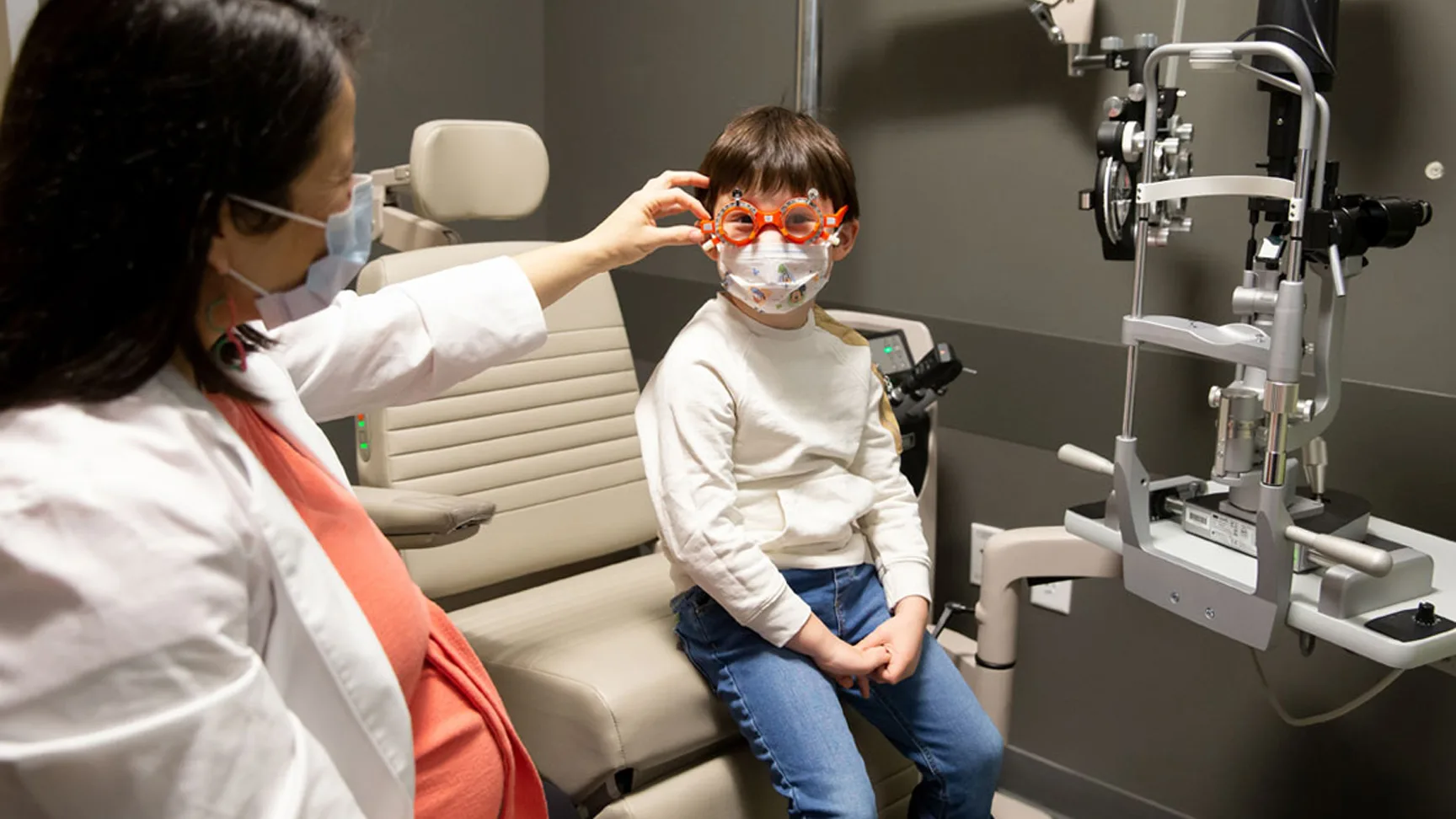 Comprehensive Eye Examination at Raahi Netradham